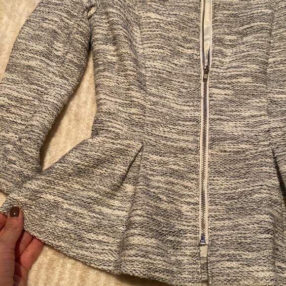 H&M Peplum Top - Picture 3 of 3